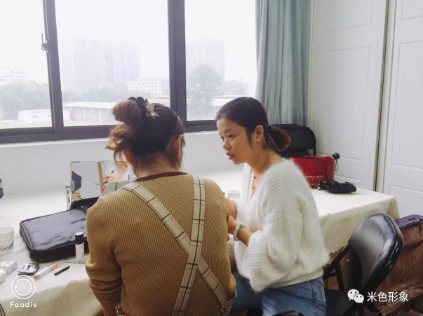 ������ɫ����Ư��װ��ѵ