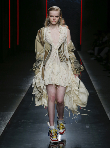 ����Ůװ�ư���ѵ