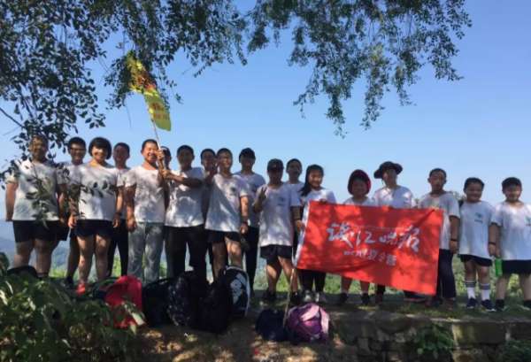 ��ɽҰ������Ӫ����