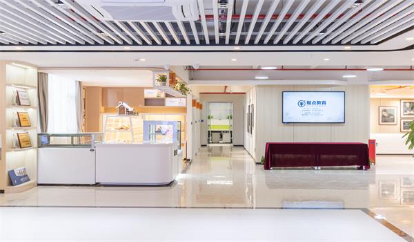 ���ڸ�ʽ��Ʒ��ѵ�γ�