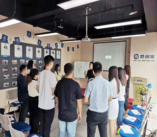 �����ݽ��ڲ���ѵѧУ