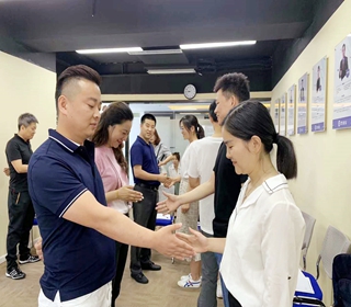 �����˼ʹ�ͨ��ѵ�����