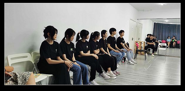 �Ϻ�һֻ�����տ���ѵѧУ