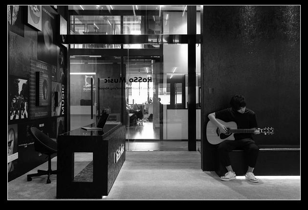 ������Ʒ����ѵѧУ