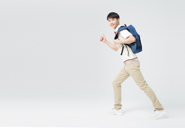 ����ʳΪ��С����ѵѧУ