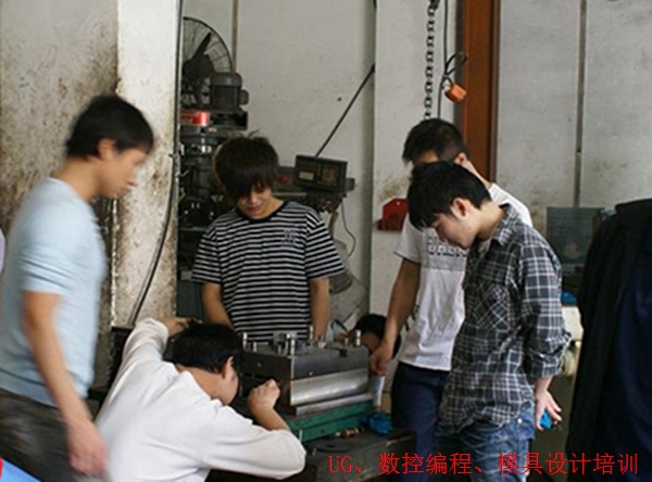 ����ģ�������ѵ��