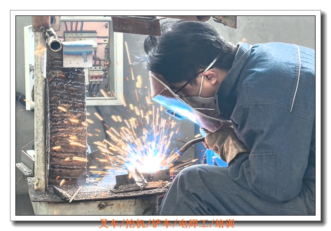 ���Ϻ�����ѵ��֤