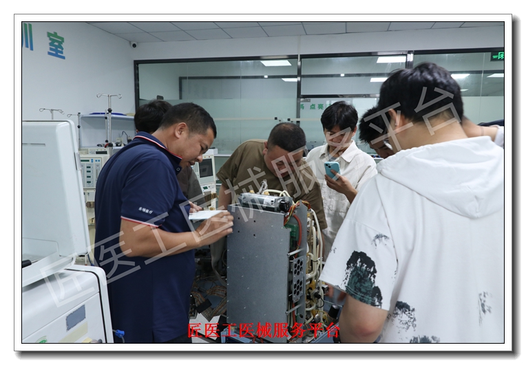 急救设备维修技术速成班,潮州医疗应急领域紧缺人才定向培养 除颤仪、心电图机、急救呼吸机等设备是医院急诊科的“战备物资”,其可靠性直接关系抢救成功率。潮州各级医院及急救中心对急救设备维修人才的需求迫在眉睫! 潮州医用急救类设备维修技术培训,针对急救设备“高频使用、快速响应”的特点设计课程: 急救设备专项突破:学习除颤仪能量校准与电极板检测、心电图机信号干扰排除、急救呼吸机应急调试等核心技能,掌握“快速诊断+紧急修复”实战能力。 真实场景模拟教学:模拟急诊科设备突发故障场景,训练学员在高压环境下快速定位问题并高效解决,培养符合临床需求的应急维修思维。 行业准入与就业对接:培训考核通过后颁发专项技能证书,对接潮州120急救中心、基层医院急诊科设备维护岗位,就业渠道稳定。 课程适合电子、机电等专业背景学员,也欢迎医疗从业者进修提升。在急救设备维护这一细分领域,掌握核心技术即可成为行业稀缺人才,实现职业价值与社会价值的双重提升! 招生倒计时:潮州急救设备维修培训名额有限,抢占医疗应急领域职业先机! 急救设备维修技术速成班,潮州医疗应急领域紧缺人才定向培养 除颤仪、心电图机、急救呼吸机等设备是医院急诊科的“战备物资”,其可靠性直接关系抢救成功率。潮州各级医院及急救中心对急救设备维修人才的需求迫在眉睫! 潮州医用急救类设备维修技术培训,针对急救设备“高频使用、快速响应”的特点设计课程: 急救设备专项突破:学习除颤仪能量校准与电极板检测、心电图机信号干扰排除、急救呼吸机应急调试等核心技能,掌握“快速诊断+紧急修复”实战能力。 真实场景模拟教学:模拟急诊科设备突发故障场景,训练学员在高压环境下快速定位问题并高效解决,培养符合临床需求的应急维修思维。 行业准入与就业对接:培训考核通过后颁发专项技能证书,对接潮州120急救中心、基层医院急诊科设备维护岗位,就业渠道稳定。 课程适合电子、机电等专业背景学员,也欢迎医疗从业者进修提升。在急救设备维护这一细分领域,掌握核心技术即可成为行业稀缺人才,实现职业价值与社会价值的双重提升! 招生倒计时:潮州急救设备维修培训名额有限,抢占医疗应急领域职业先机!