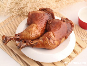 �Ͼ�ʳΪ��С����ѵ����ɳ��±ˮ��ѵ