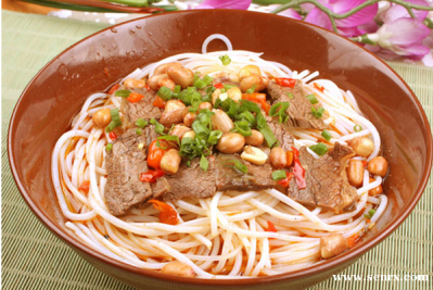 ��ɽʳΪ��С����ѵ���ĳ�ɳ�׷���ѵ