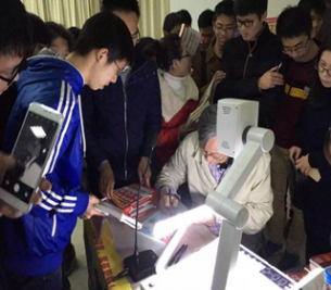 Ȫ�ݾ�Ӣ���Ŵ�ѧ���м�ѵӪ